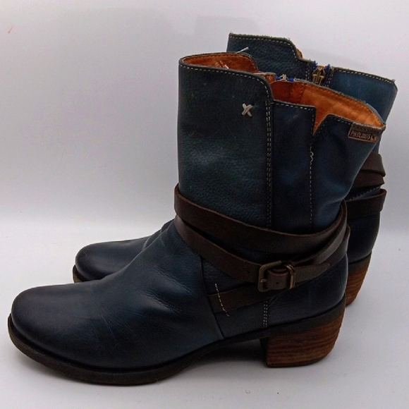 PIKOLINOS LEATHER NAVY BOOTS